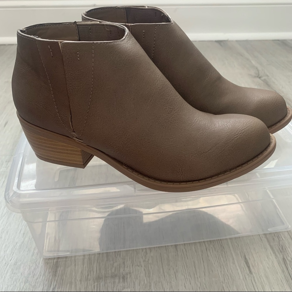 SODA FAUX LEATHER TAUPE BOOTIES
